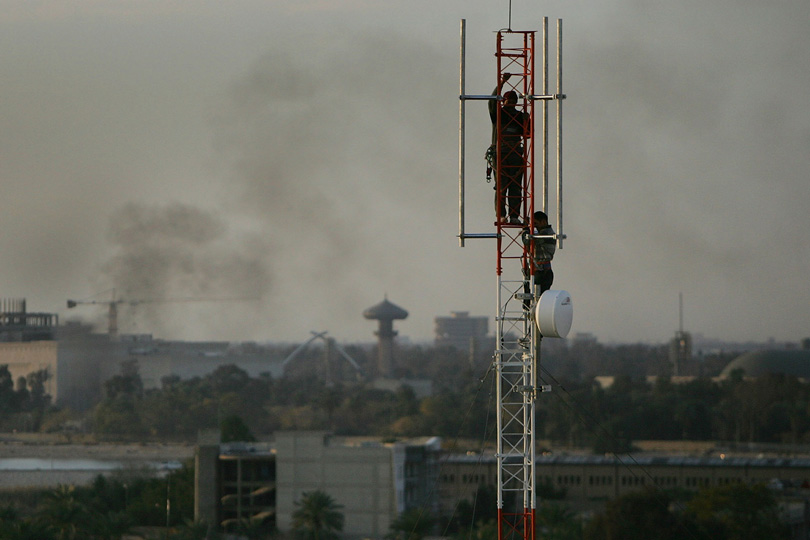 الاتصالات تتوعد بمحاسبة أصحاب أبراج وشركات الانترنت المخالفة