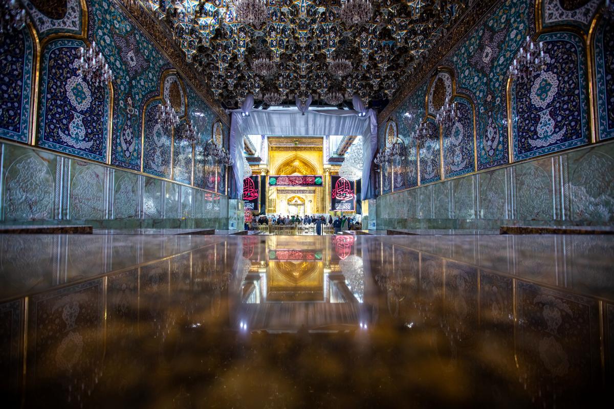 بالصور.. الانتهاء من اعمال إكساء أرضية بوّابة القبلة لمرقد أبي الفضل العبّاس (عليه السلام)