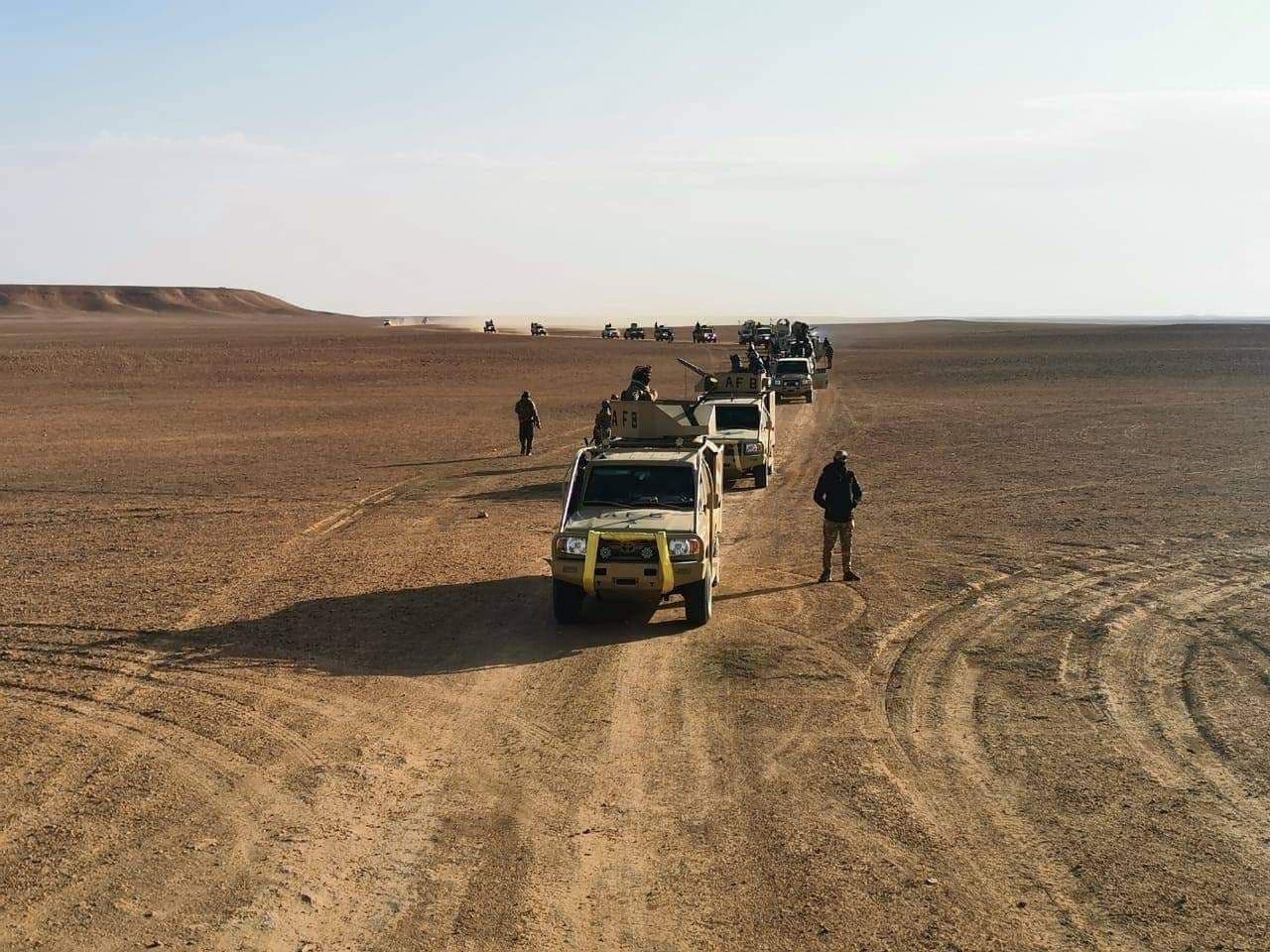 الحشد الشعبي والجيش ينفذان عملية دهم وتفتيش في الانبار (صور)