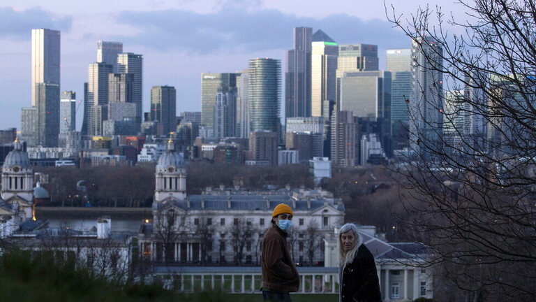 بريطانيا تسجل 33552 إصابة و1348 وفاة جديدة بفيروس كورونا