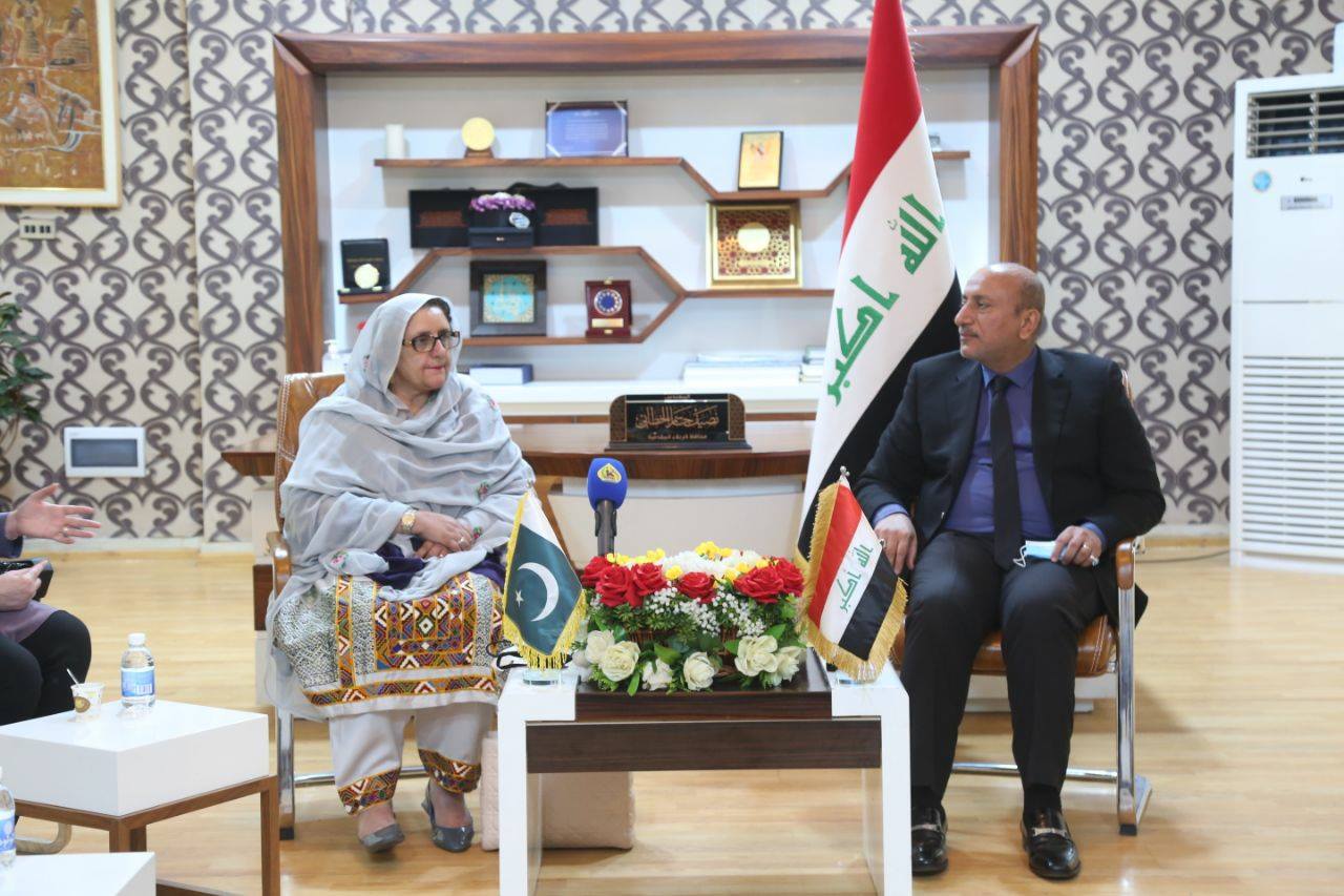 بالصور.. محافظ كربلاء يستقبل وزيرة الانتاج الحربي الباكستاني