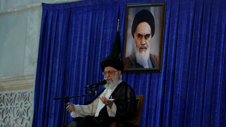 السيد الخامنئي: لن يستطيع أحد منع إيران من تطوير سلاح نووي لكنها لا تسعى لامتلاكه