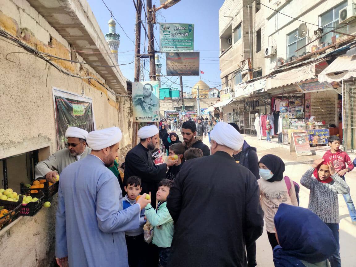 بالصور.. العتبة الحسينية تقدم خدماتها لزائري السيدة زينب (ع) في دمشق