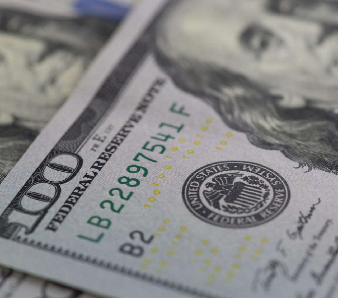 تعديل سعر صرف الدولار.. نائب: هنالك تطور قد يسمح بالعودة لسعر 1200 دينار