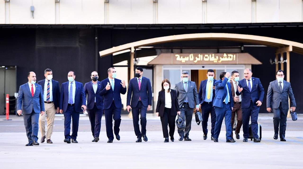 الوفد الوزاري العراقي يلتقي رئيس الوزراء الأردني بشر الخصاونة