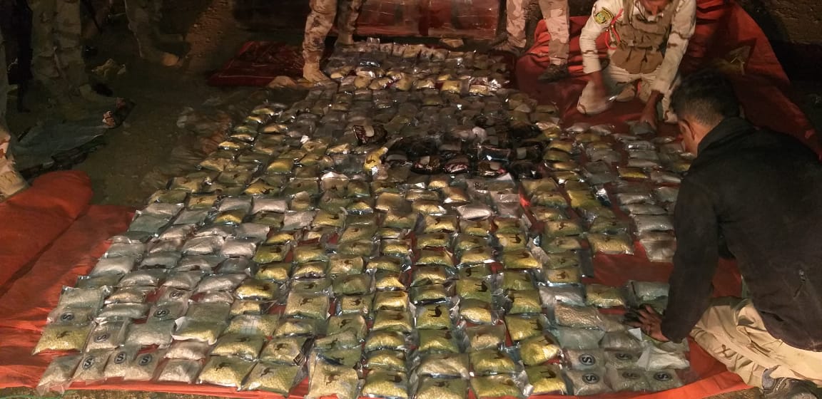 بالصور.. العراق يضبط اطنان من المخدرات غربي البلاد