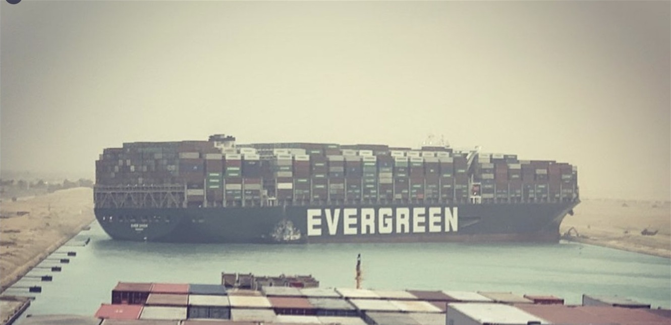 ما الذي يجري في قناة السويس؟.. أقمار اصطناعية ترصد 200 سفينة (صور)