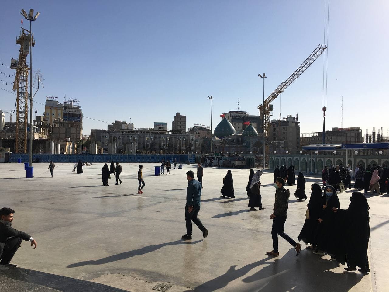 كربلاء افتتاح مساحات اضافية قرب حرم الامام الحسين واكثر من 600 موكب بينهم اجانب يقدمون خدمات لزوار النصف من شعبان