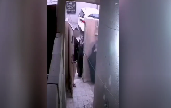 الداخلية تصدر توضحياً بشأن رجل أطلق النار على طليقته (فيديو)