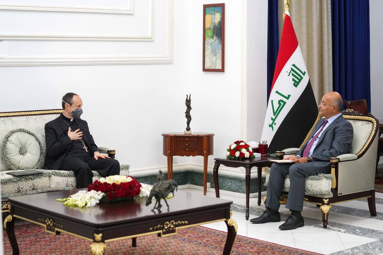 رئيس الجمهورية يتسلم رسالة خطية من قداسة البابا فرنسيس (نص الرسالة)