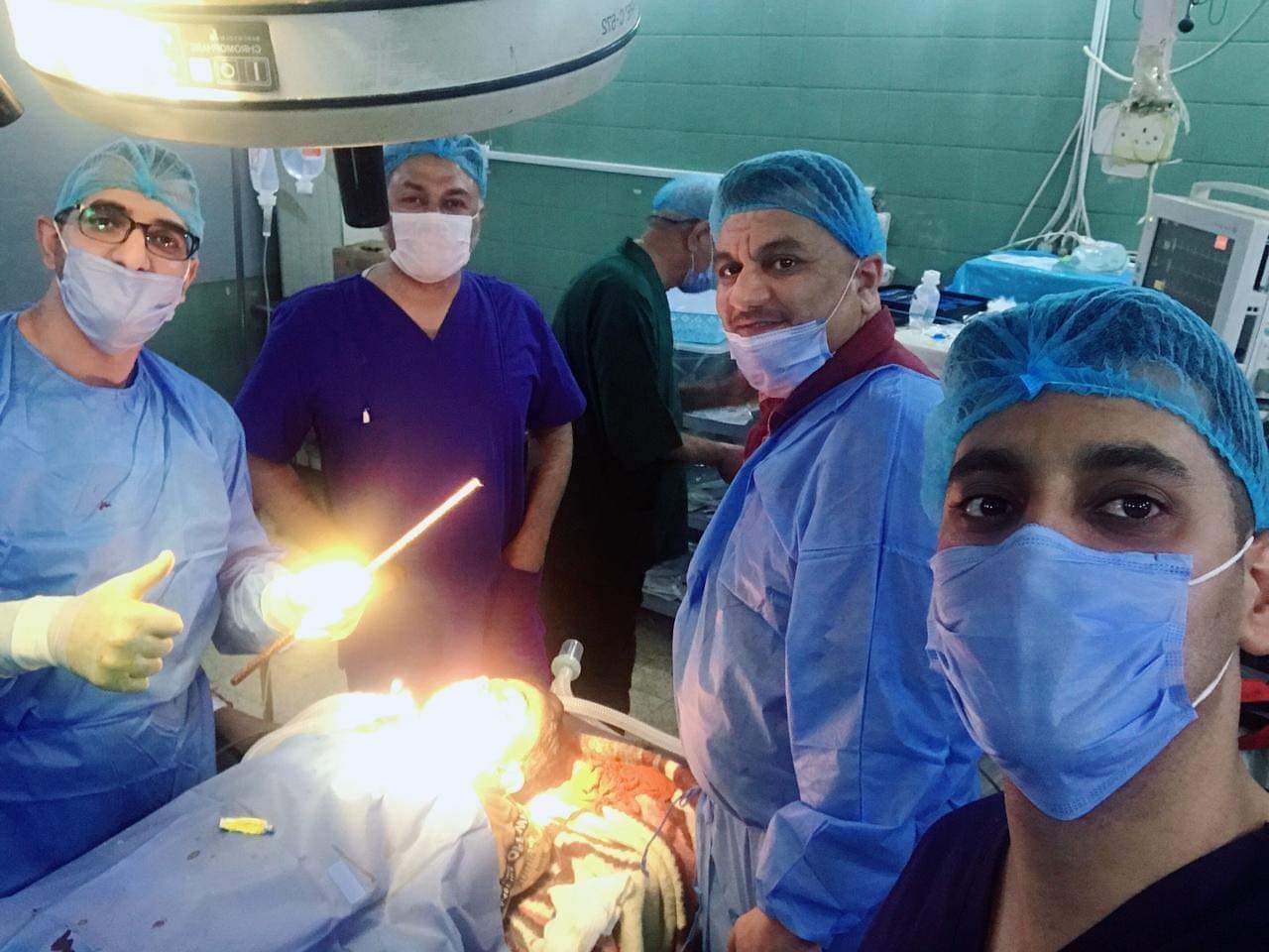 نجا باعجوبة.. شيش حديد يخترق رأس طفل في كربلاء (صور صادمة)