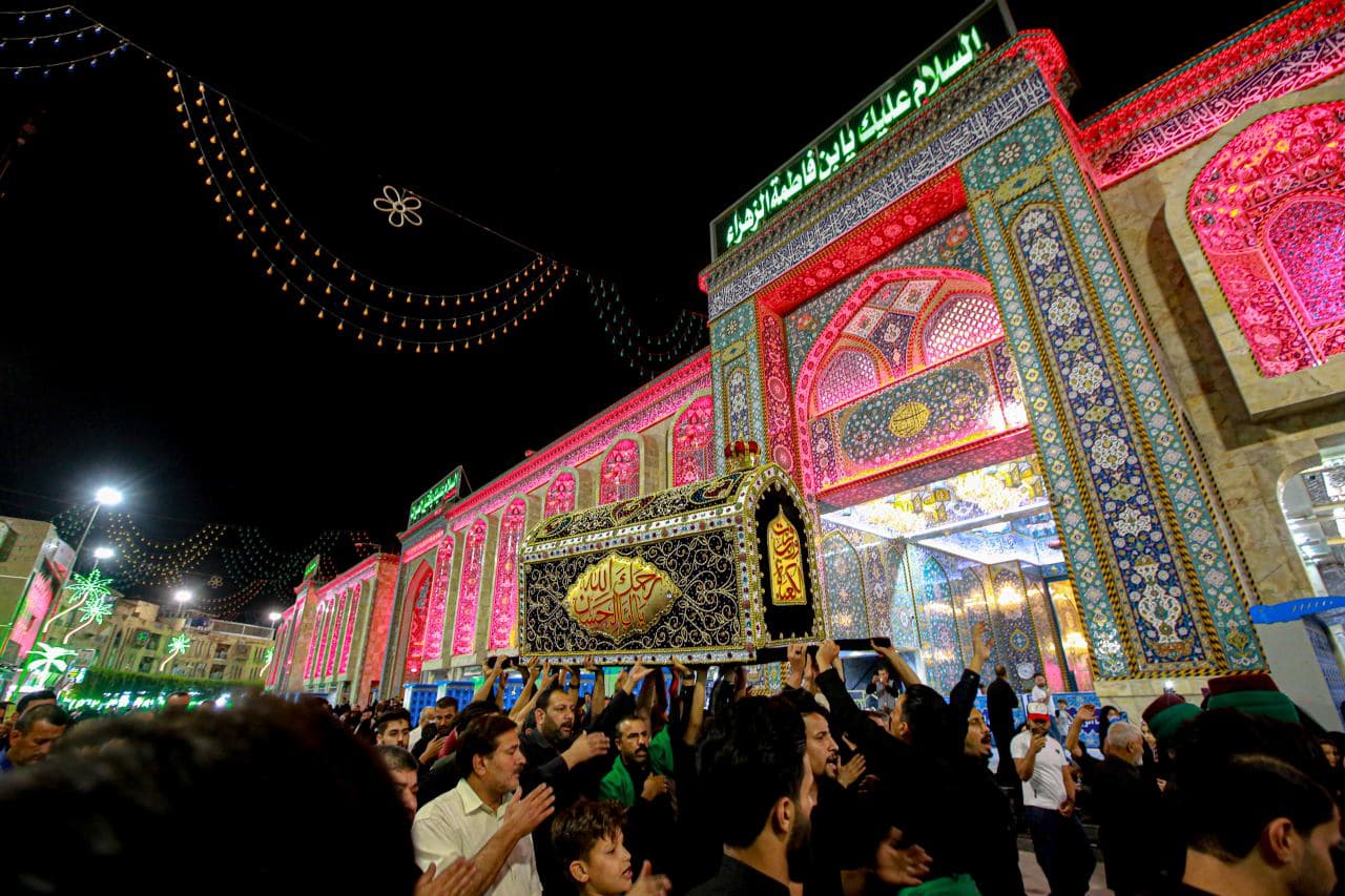 بالصور.. تشييع رمزي لنعش امير المؤمنين علي بن ابي طالب (ع) وسط كربلاء