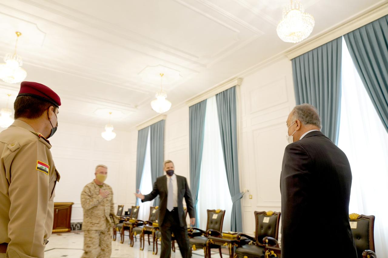 تمهيداً لخروج القوات المقاتلة.. الكاظمي يستقبل قائد القيادة المركزية الأمريكية