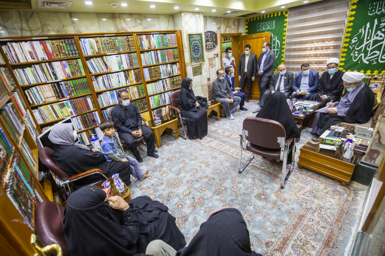 رحلة انقاذ عائلتين من كركوك.. ممثل السيستاني في كربلاء يوجه بتأمين رواتب شهرية لهما (فيديو)