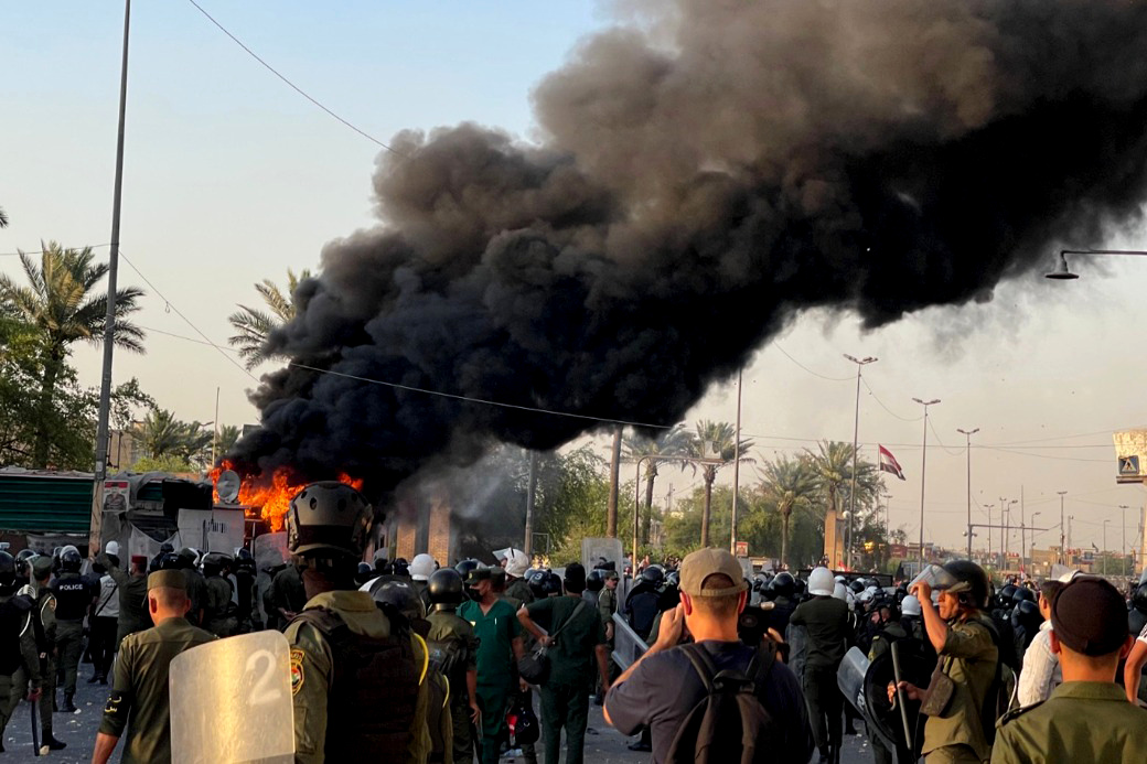 إصابة متظاهر جراء إطلاق الرصاص الحي في التحرير