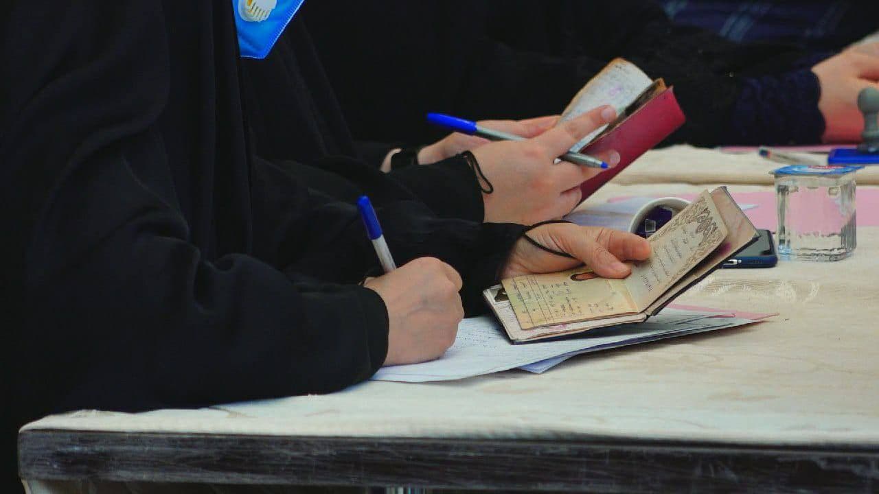 بالارقام.. الجالية الايرانية في كربلاء المقدسة تشارك في الانتخابات الرئاسية (صور)