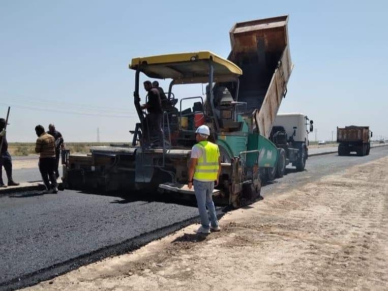 وزارة الإعمار: المباشرة بالمراحل الاولى لإكساء توسعة طريق كوت بغداد (صور)