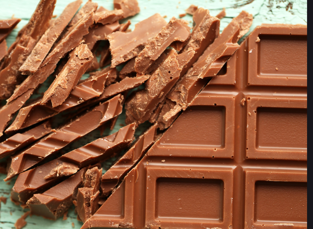 تناول الشوكولاتة وحرق الدهون.. دراسة طبية تكشف مفاجأة صادمة