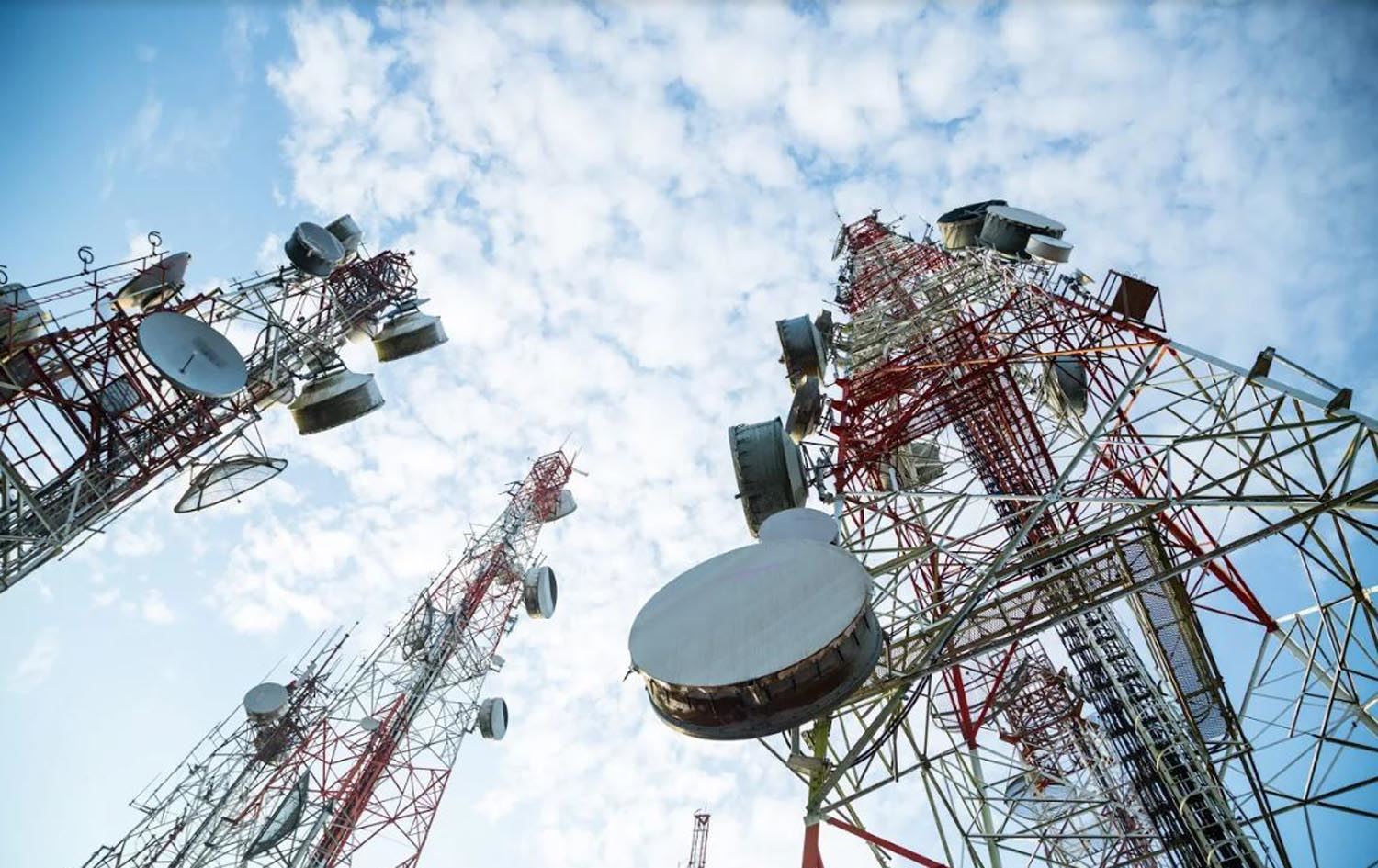 نائب يكشف عن "تهرب ضريبي" لشركات الاتصالات ويطالب بمحاسبتها (وثيقة)