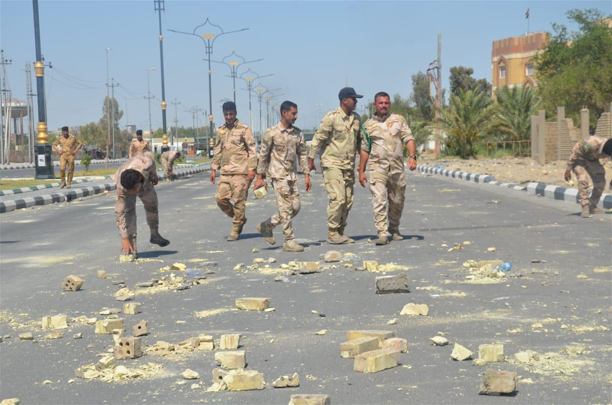 بعد تظاهرات عارمة.. الأمن يشرع بحملة تنظيف في ذي قار (صور)