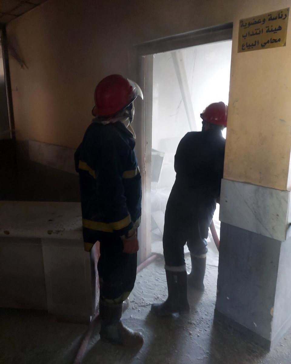 الدفاع المدني تخمد حريقا اندلع داخل مبنى محكمة بداءة البياع