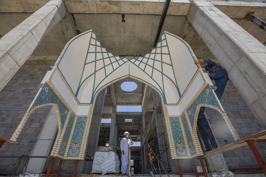 بعد ان كان بمساحة لا تتجاوز 400م .. شاهد مقام التل الزينبي بحلته الجديدة