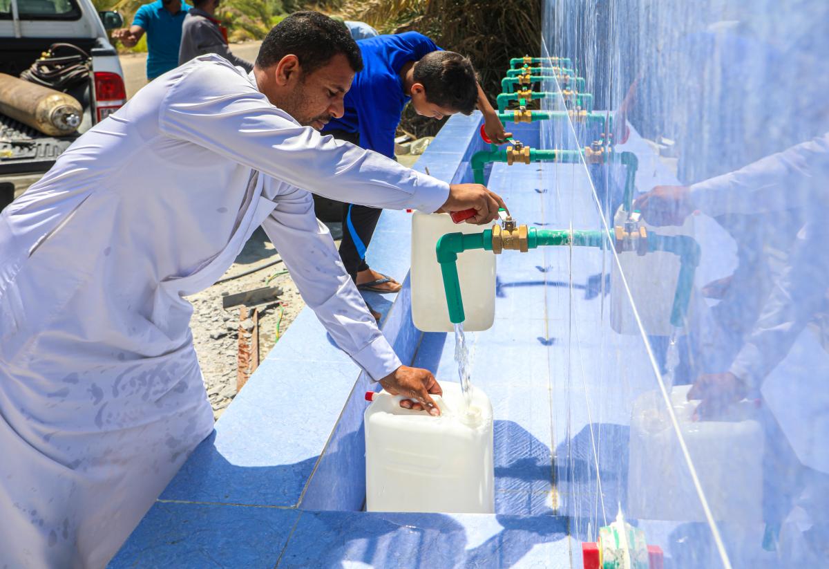 العتبةُ العبّاسية المقدّسة تغيثُ أربع قرىً بالمياه النقيّة في المثنى (صور)