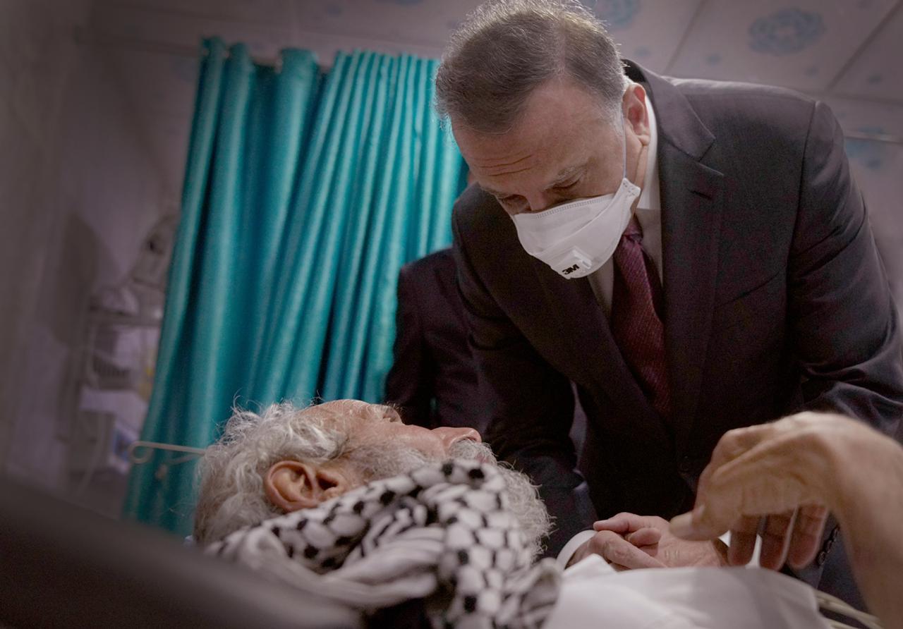 بالصور.. الكاظمي يتفقّد احوال المرضى في مستشفى ابن النفيس ويطّلع على خدماتها الطبية