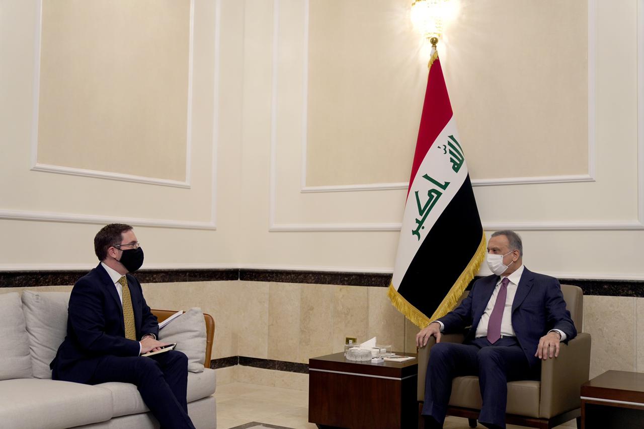 الكاظمي يستقبل السفير البريطاني ويشير لأهمية دعم المجتمع الدولي للعراق