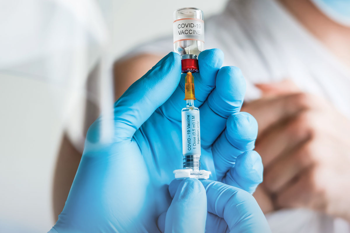 توجيه صحي عاجل لأصحاب الأمراض المزمنة وكبار السن بشأن لقاح كورونا