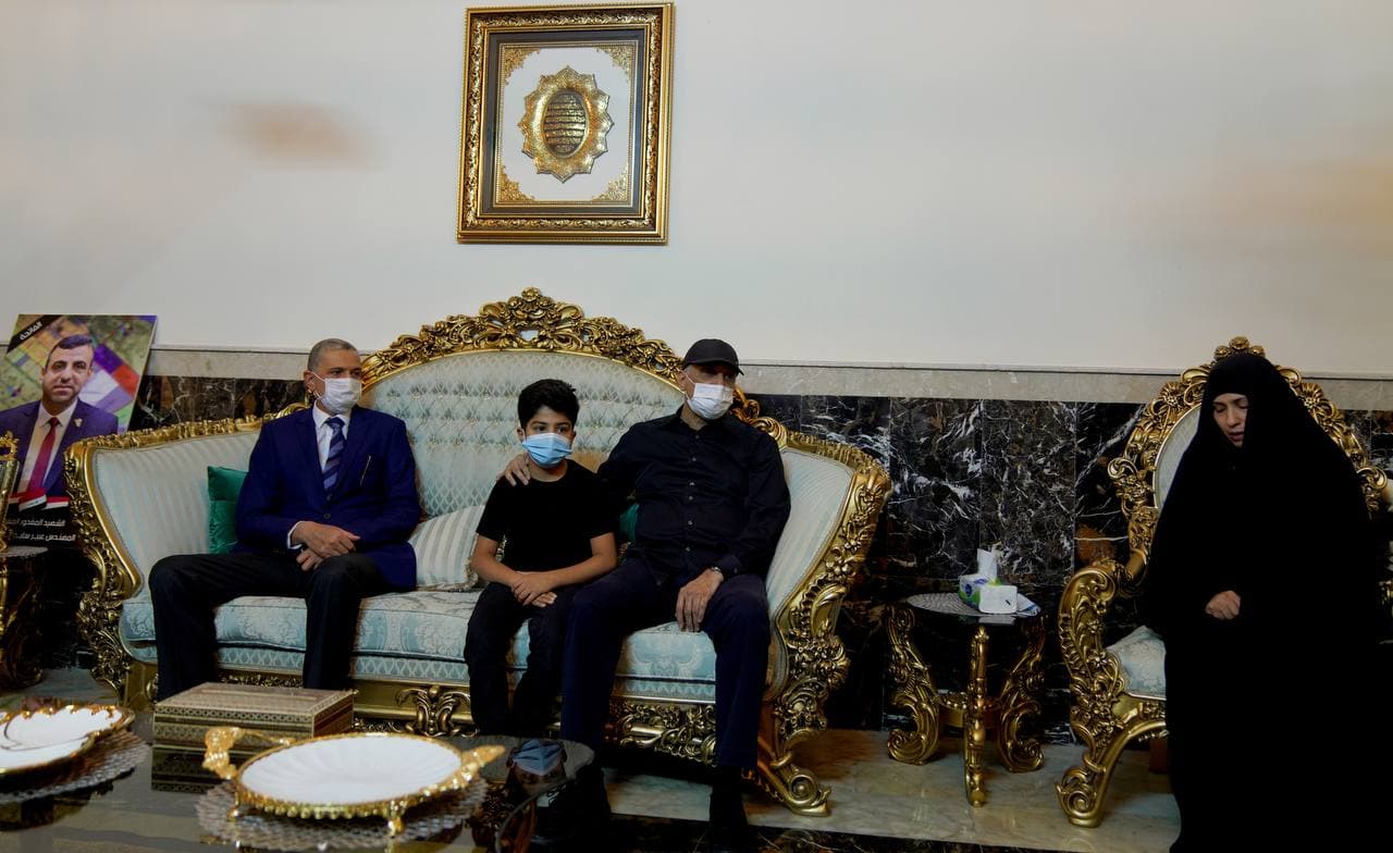 الكاظمي من منزل مدير بلدية كربلاء: سنكون أكثر شدة مع المتجاوزين (صور)