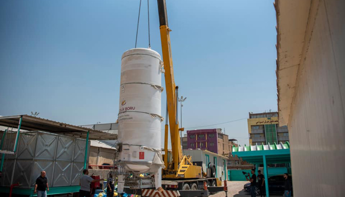 العتبة الحسينية تنصب خزان عملاق للأكسجين الطبي في مركز خاص بعلاج مصابي كورونا في كربلاء