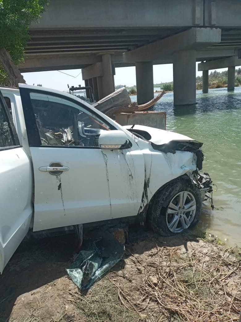 النجف.. سقوط عجلة تحمل "جنازة" في النهر ووفاة جميع ركابها (صور)