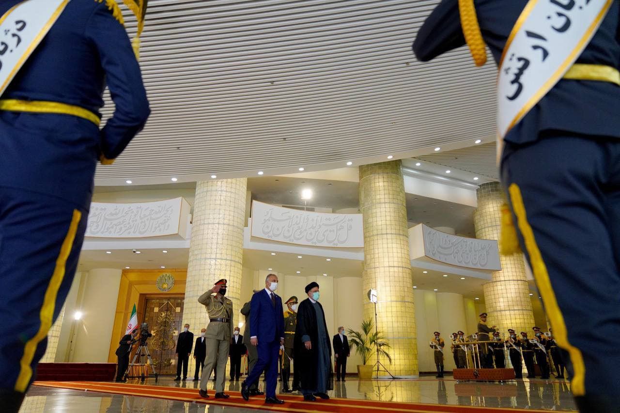 شاهد بالصور.. الاستقبال الرسمي للرئيس الكاظمي في طهران