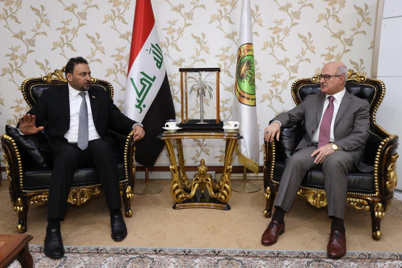 رئاسة البرلمان تبحث مع التربية الدوام الحضوري وتخصيص قطع أراض للمعلمين