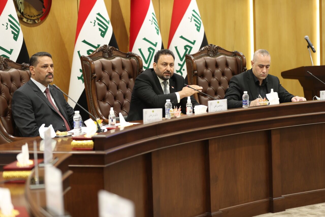 الكعبي يترأس ندوة موسعة لبحث تنفيذ قانون الضمان الصحي