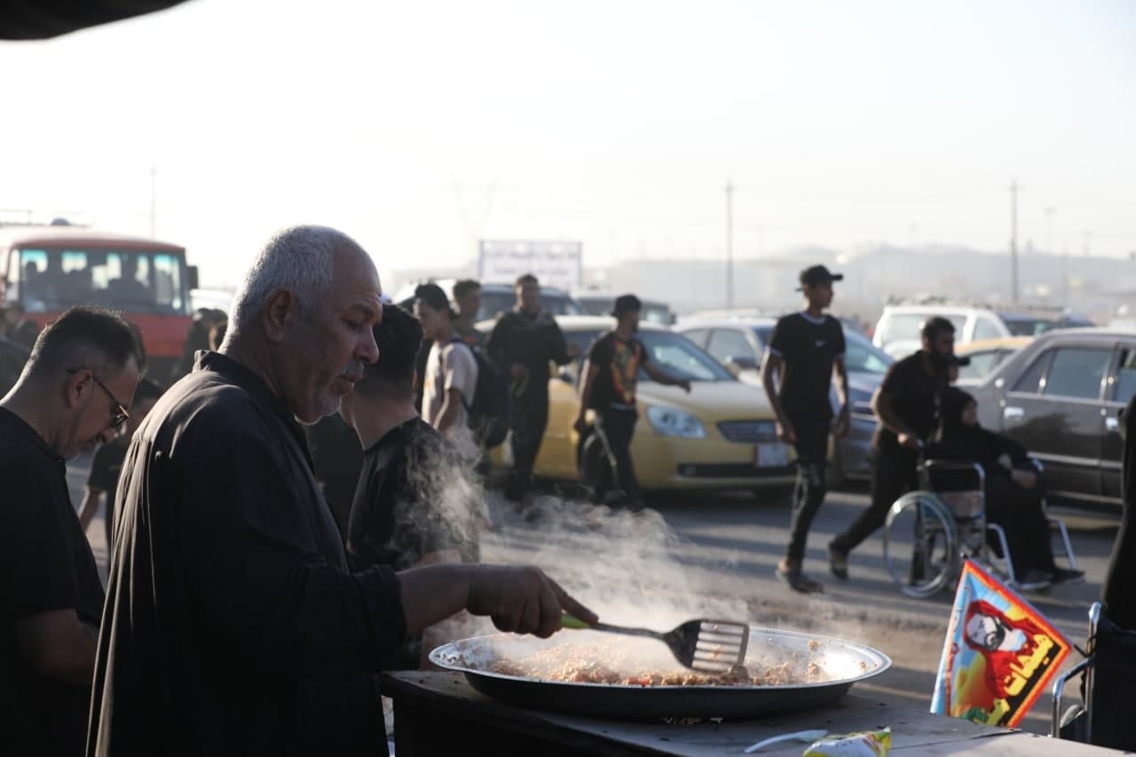 يعمل فيه 80 خادما تربويا.. مدارس الناصرية تقدم الخدمة لثلاثين الف زائر (تقرير مصور)