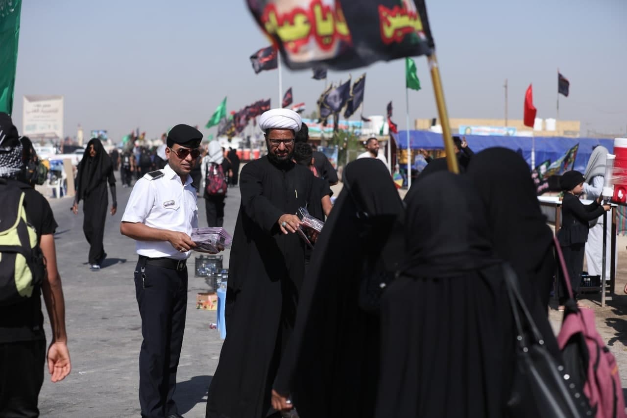 ضابط مرور وطالب حوزة وضرير عاطل.. شرائح المجتمع تجمعها خدمة ابي عبد الله (تقرير مصور)