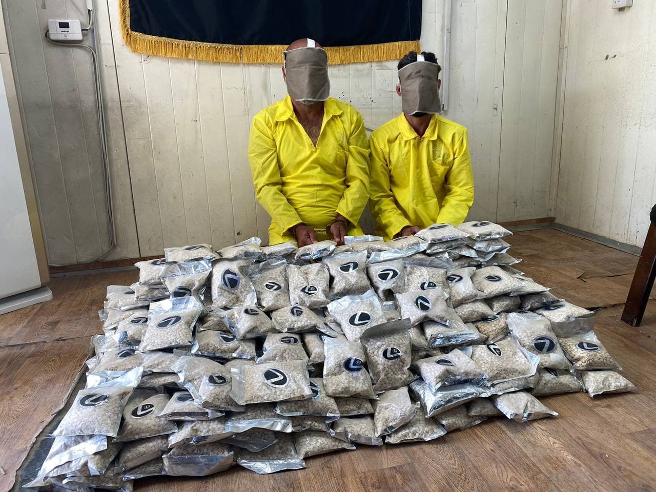 بالصور.. إحباط محاولة إدخال نحو ١٠٠ كغم من المخدرات للعراق