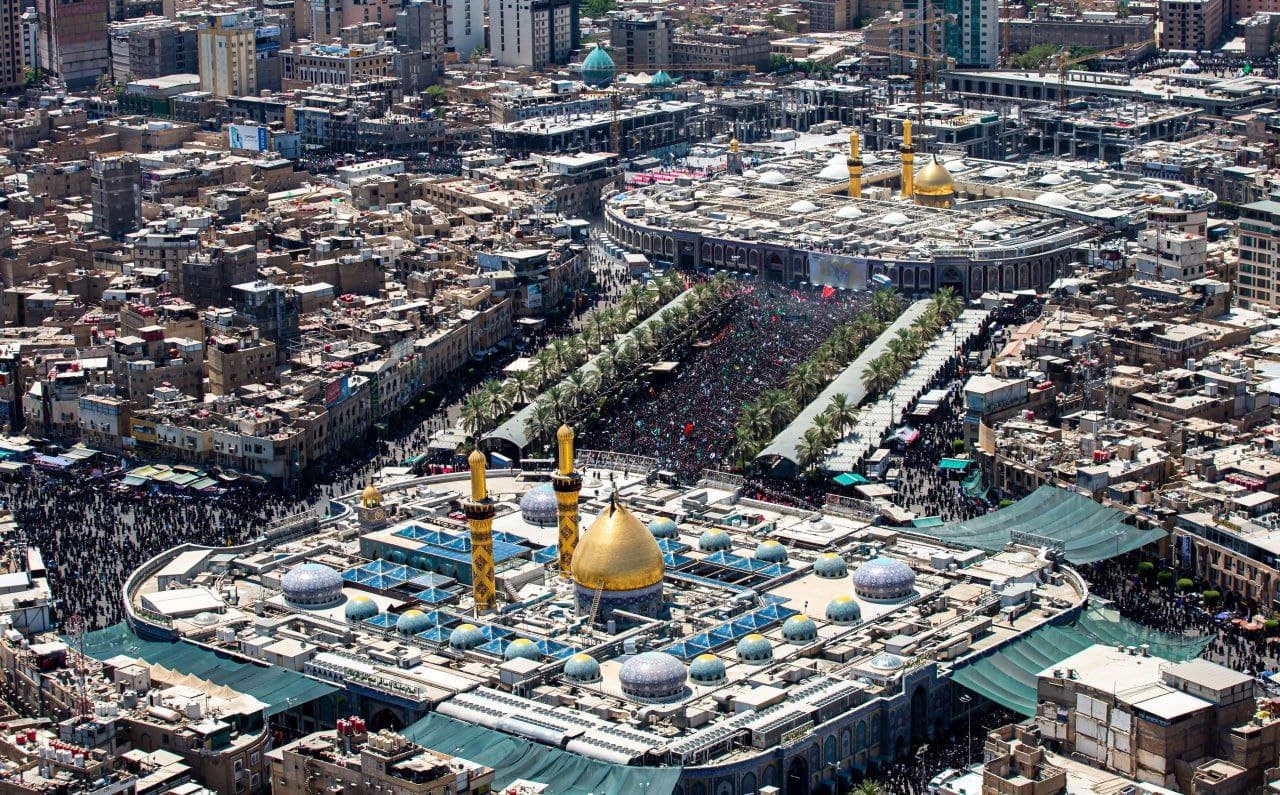 شاهد من الجو.. ملايين الزائرين يتوجهون سيراً على الاقدام نحو الحسين (ع)
