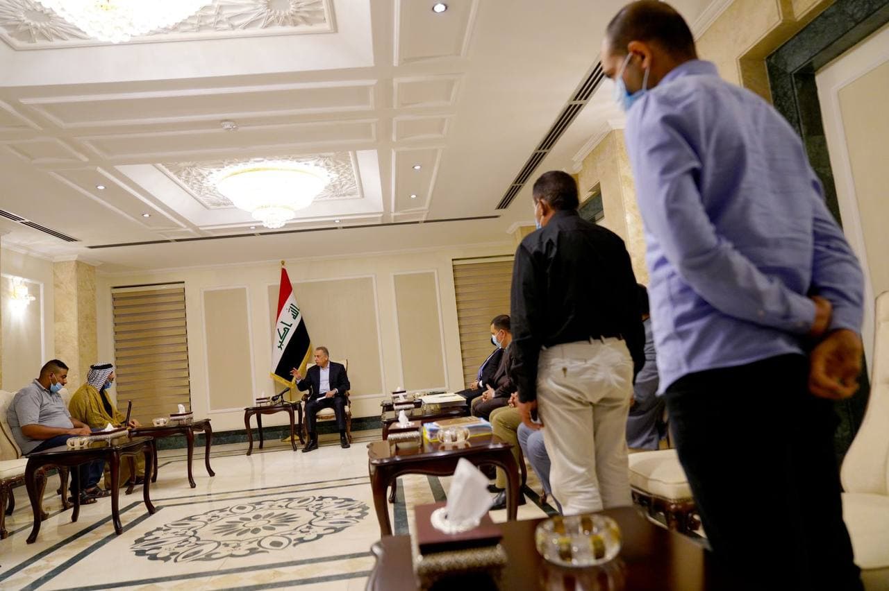 بالفيديو.. الكاظمي يستقبل المواطن البريء علي الجبوري بحضور محققي قضيته