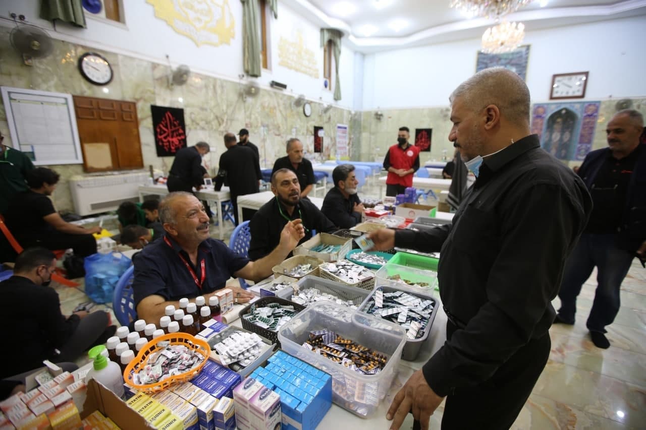 ينظم مبادرة "حلمي ازورك" للمتعففين.. دكتور لبناني يأتي من كندا ليخدم الزائرين (تقرير مصور)