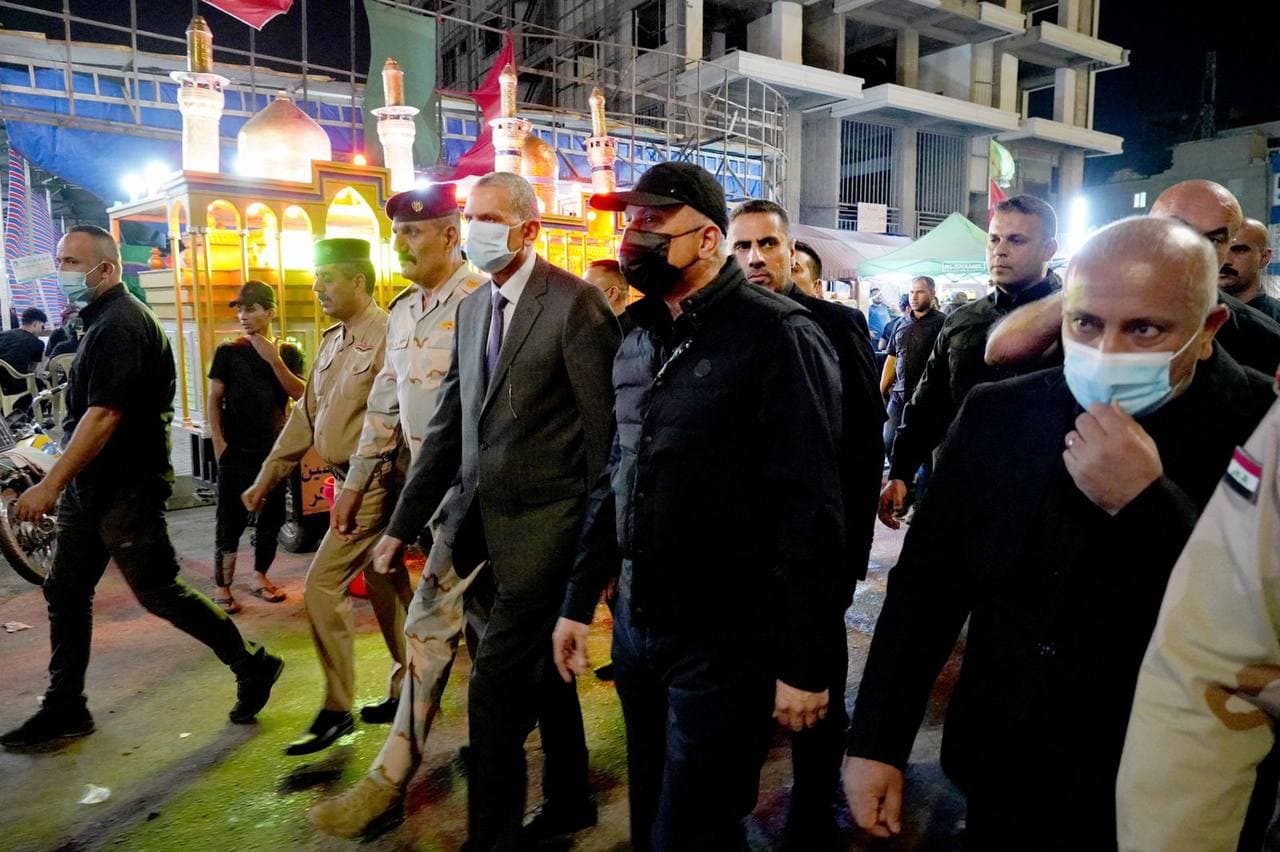 تجول في شوارعها.. الكاظمي من كربلاء: نقدم للعالم مثالا عن كيفية إدامة العراقيين لقيمهم الروحية والدينية (صور)