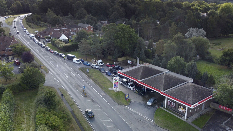 هلع وذعر في بريطانيا.. ازمة وقود كبيرة في المملكة المتحدة