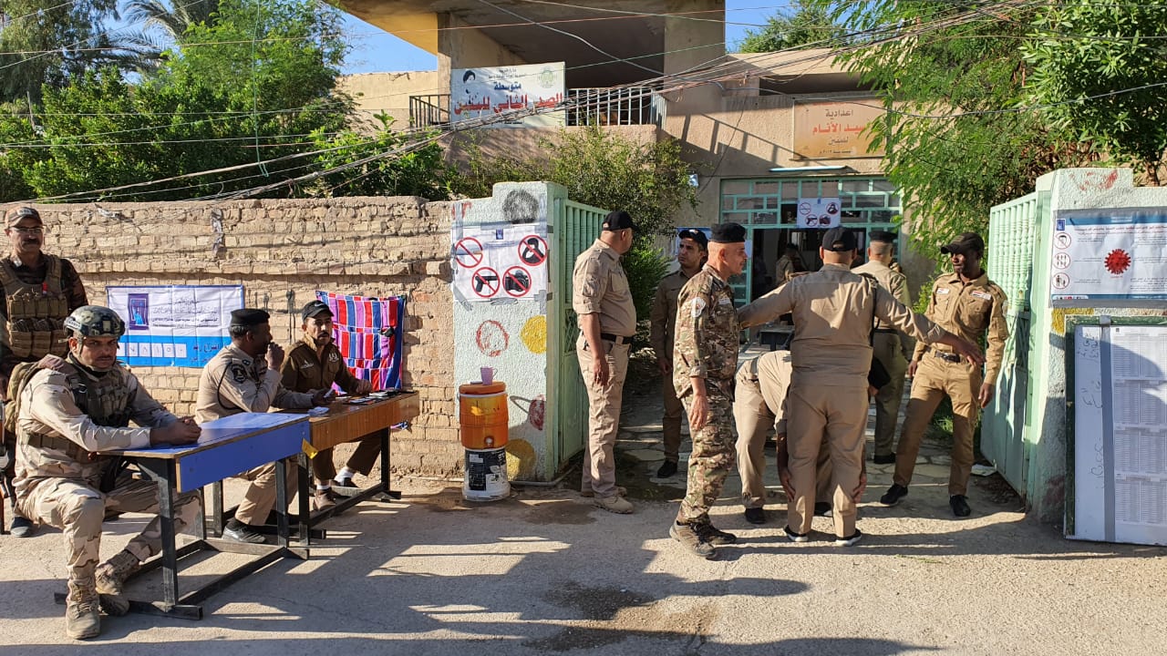 إحالة منتسبين للتحقيق بسبب الترويج لقوائم انتخابية اثناء عملية التصويت الخاص