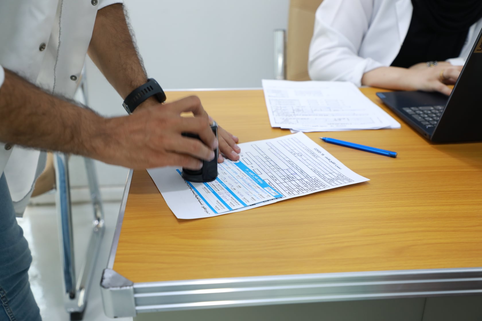 الصحة تؤكد وجوب إبراز بطاقة اللقاح قبل الدخول للمؤسسات الحكومية