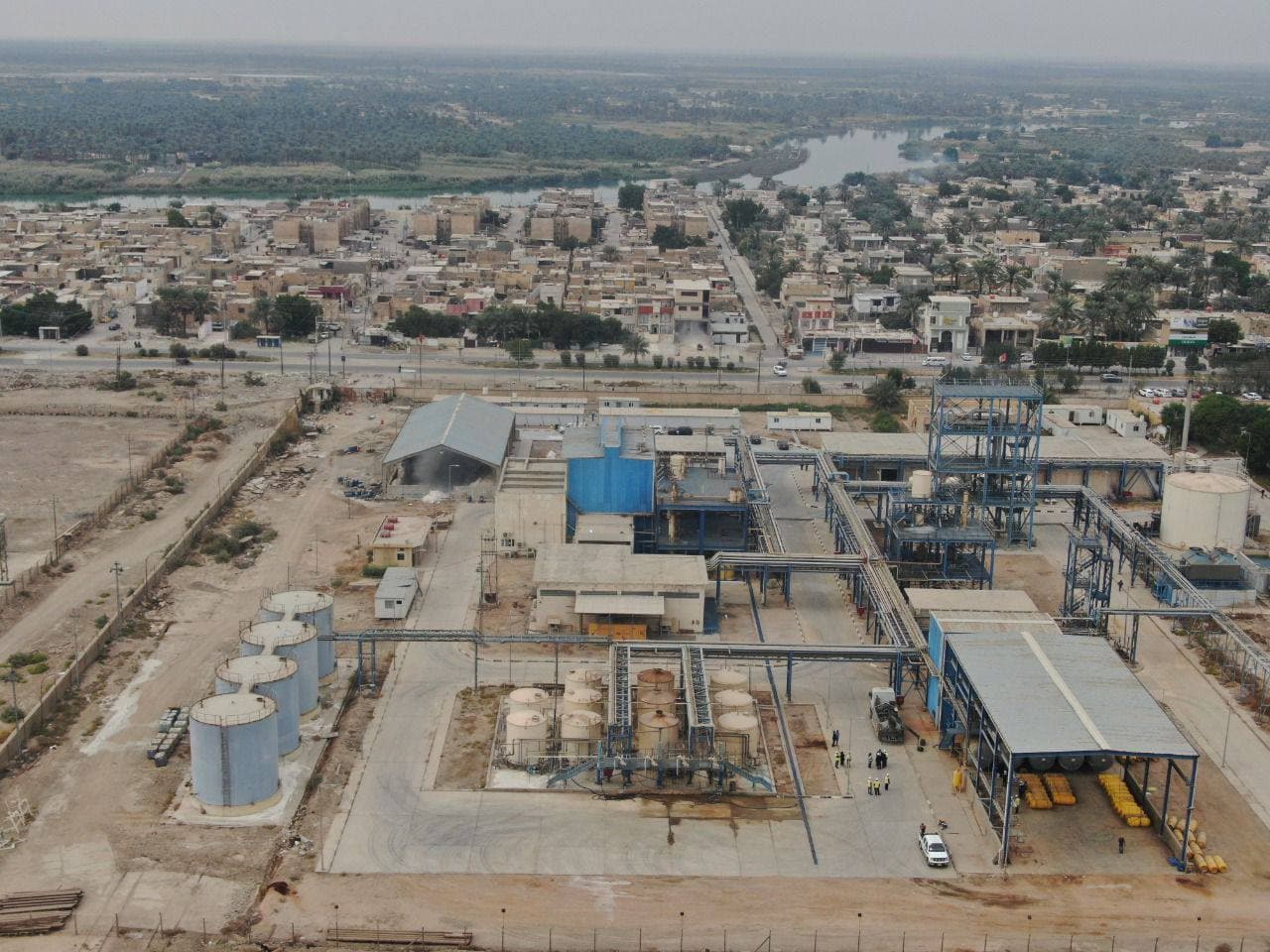 بعد توقف لاكثر من "عقد".. الصناعة تعيد تأهيل وتشغيل مصنع الصودا والكلور