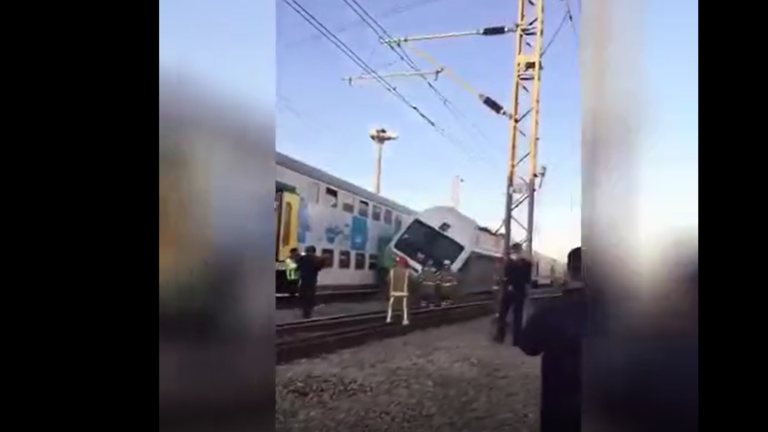 عشرات الإصابات جراء اصطدام قطاري مترو أنفاق في إيران (فيديو)