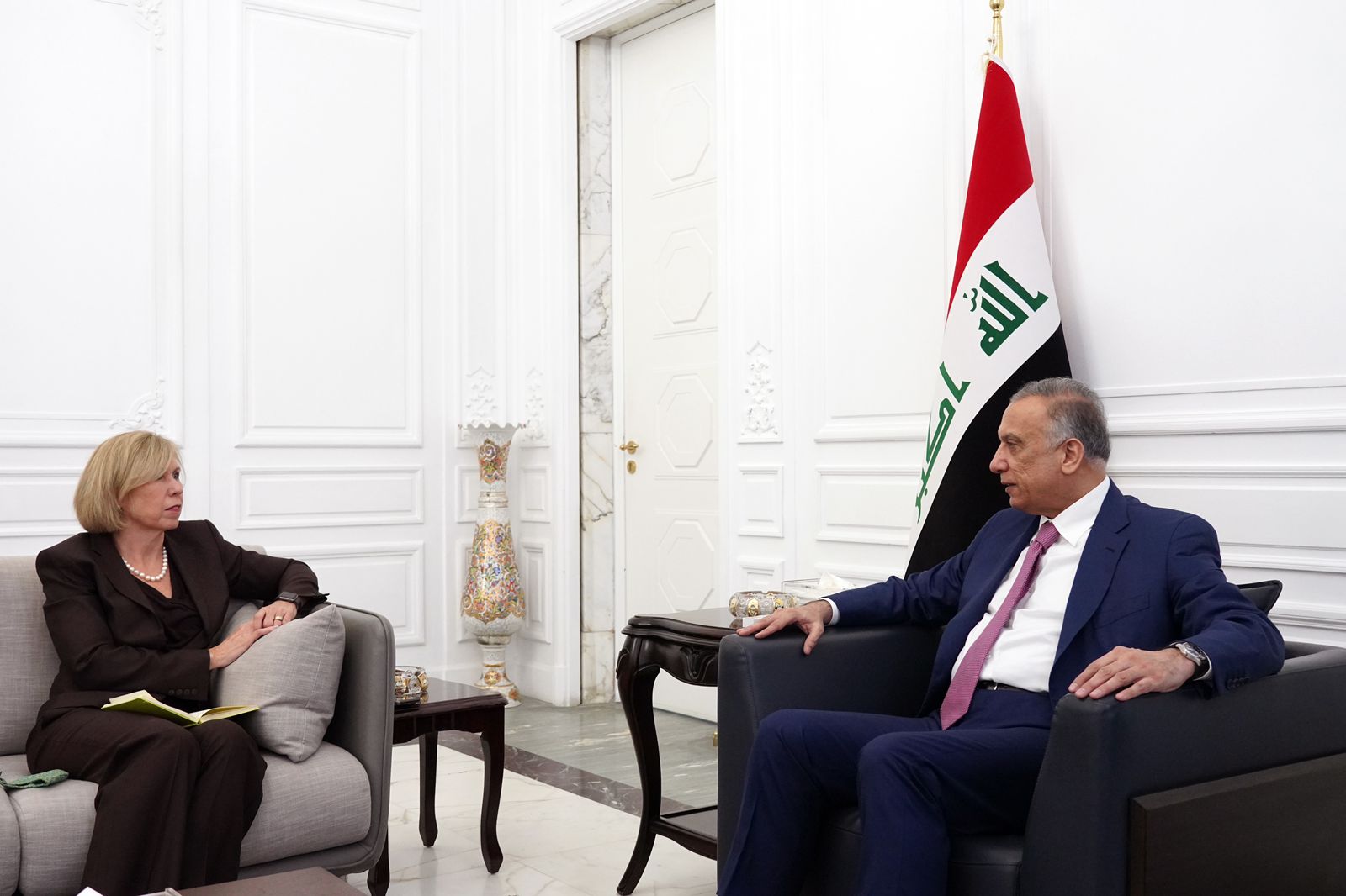 الكاظمي والسفيرة الاسترالية يبحثان دور العراق في تدعيم وتعزيز التهدئة بالمنطقة