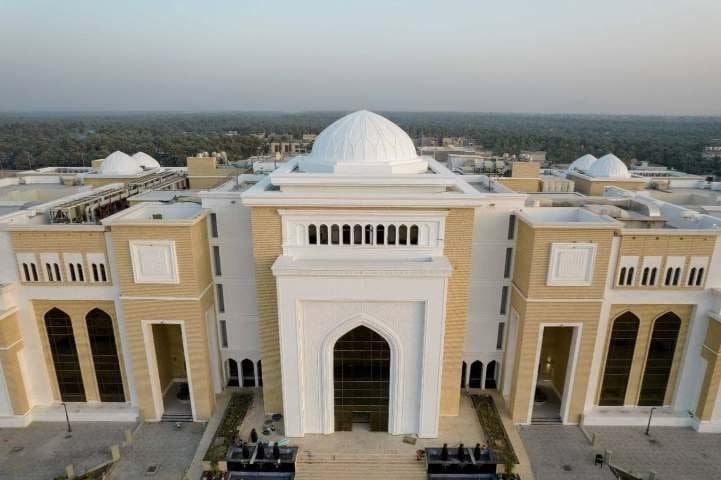 جامعة الزهراء للبنات في كربلاء تتكفّل بتعيين الخريجات وتخفّض الاجور الى النصف